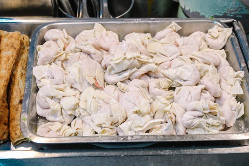 長腳麵食｜在地60年傳統古早味麵店，招牌必吃80元豬腳麵30元乾麵(外帶) @女子的休假計劃