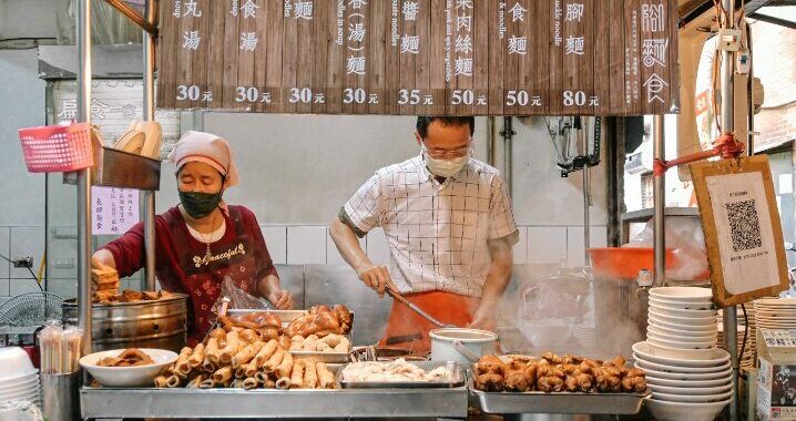 長腳麵食｜在地60年傳統古早味麵店，80元豬腳麵、30元乾麵(外帶) @女子的休假計劃