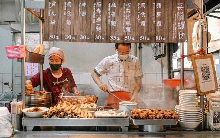 長腳麵食｜在地60年傳統古早味麵店，招牌必吃80元豬腳麵30元乾麵(外帶) @女子的休假計劃