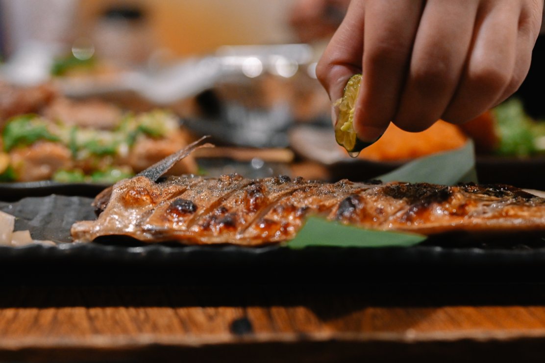 隱居居酒屋府中店：隱身於巷弄裡的平價深夜食堂居酒屋，連郭董也是座上賓 /板橋居屋酒/外帶 @女子的休假計劃