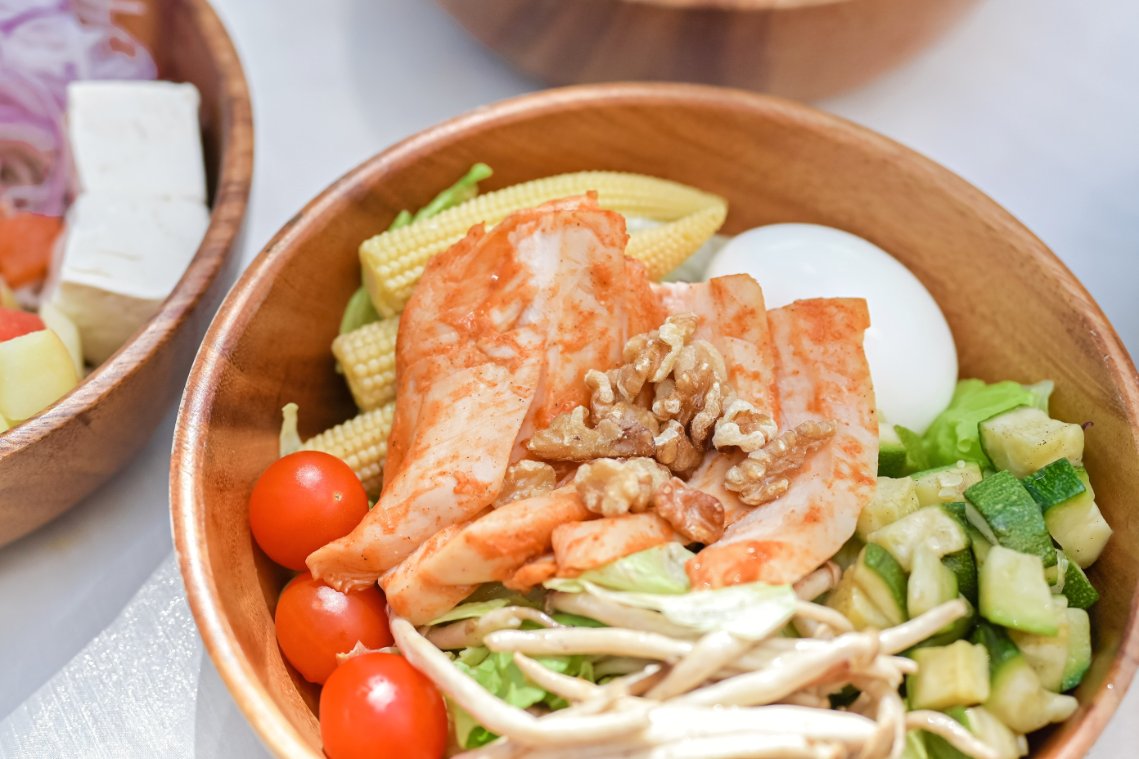 uPoke 夏威夷生魚飯水源門市，內用蕎麥麵、藜麥飯吃到飽，黑豆茶喝到飽/公館便當/外帶 @女子的休假計劃