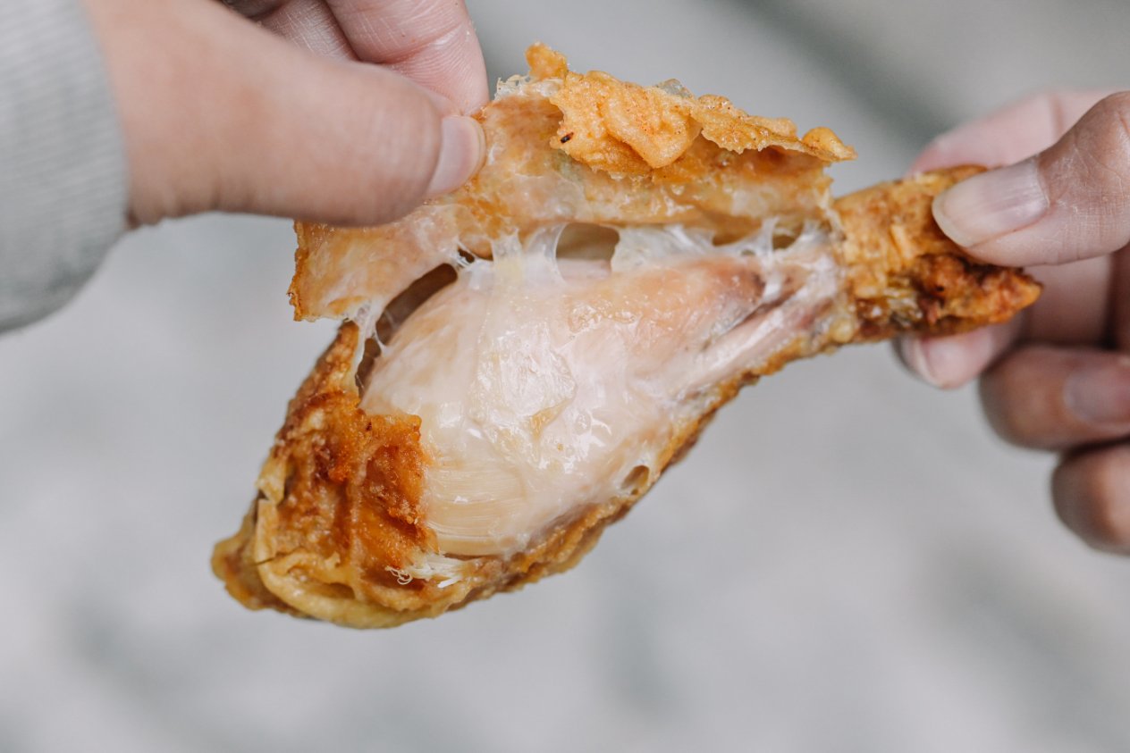 豹豹炸雞（原府中路福德街口炸雞），早上就可以吃到傳統市場美味炸雞/外帶 @女子的休假計劃