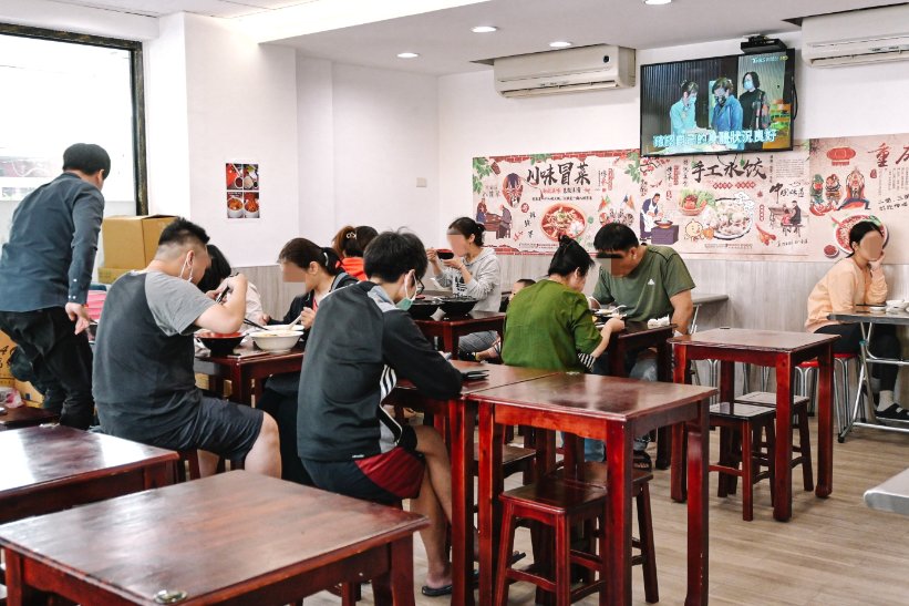 【新莊美食】川豫麵館，一吃就上癮，小菜香菜無限吃到飽(外帶) @女子的休假計劃