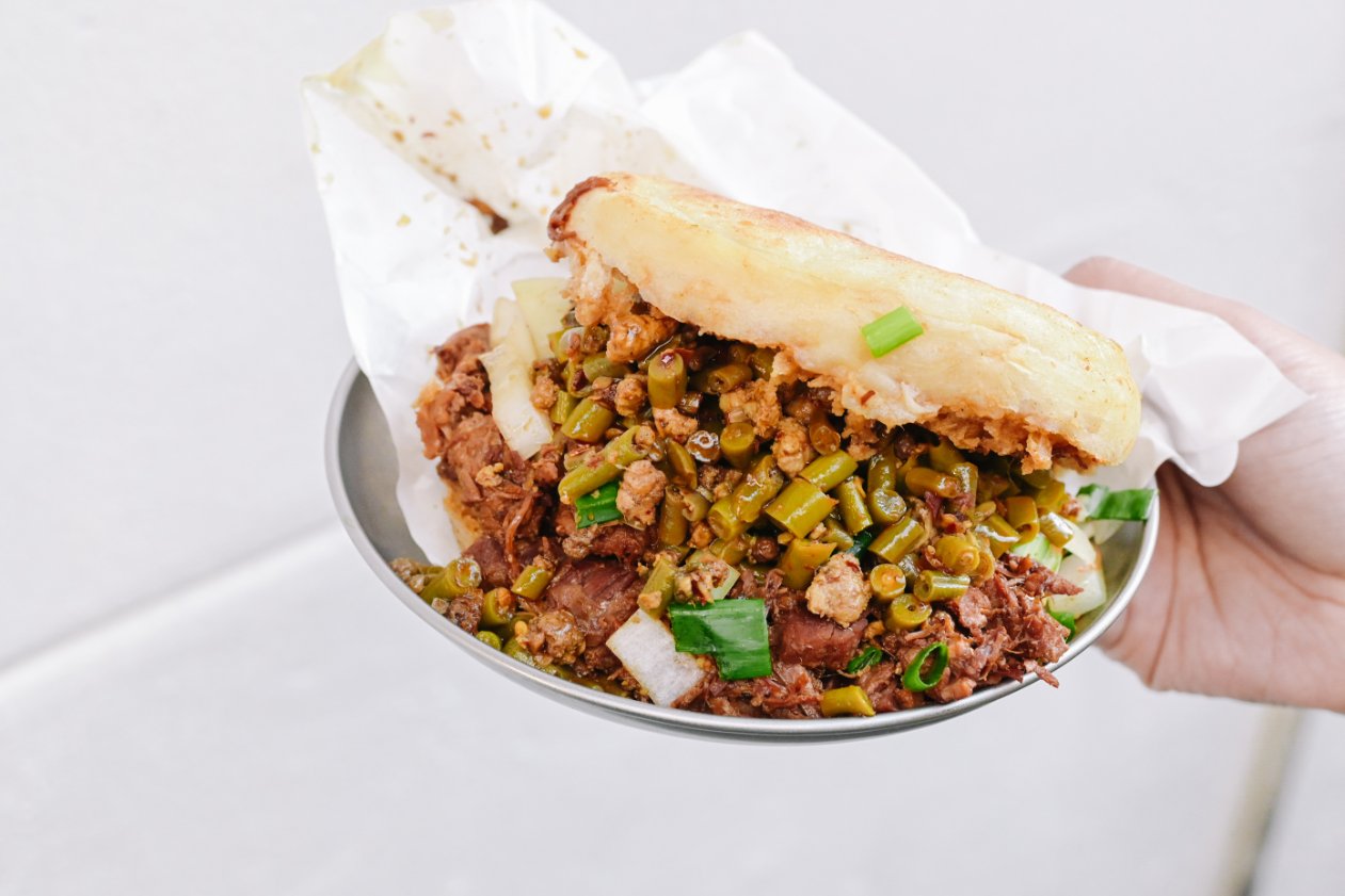 鄭記肉夾饃，隱身巷弄中陝西特色美食，肉夾饃必吃/外帶 @女子的休假計劃