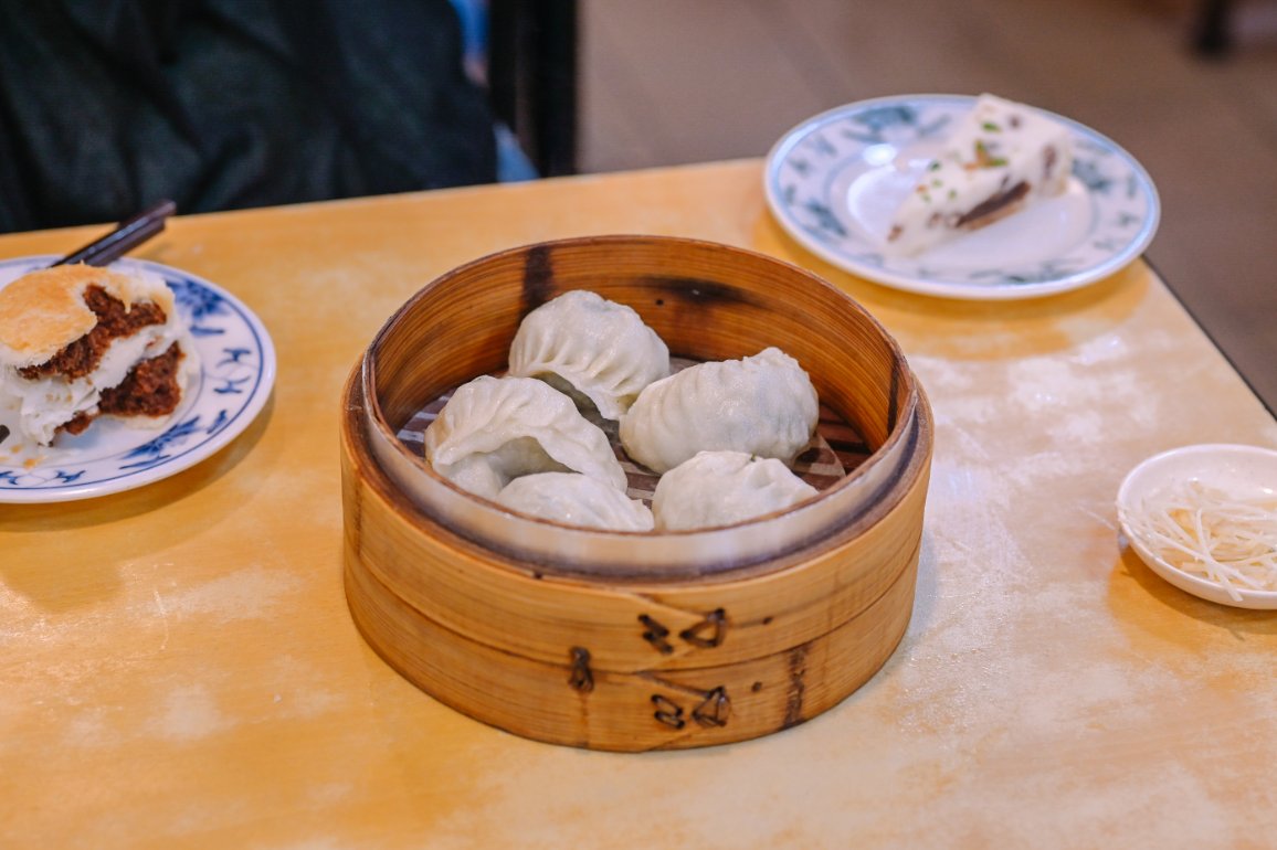 金雞園｜台北公館平價江浙點心多達70多種品項，蒸籠點心、紅豆鬆糕、八寶芋泥/外帶 @女子的休假計劃