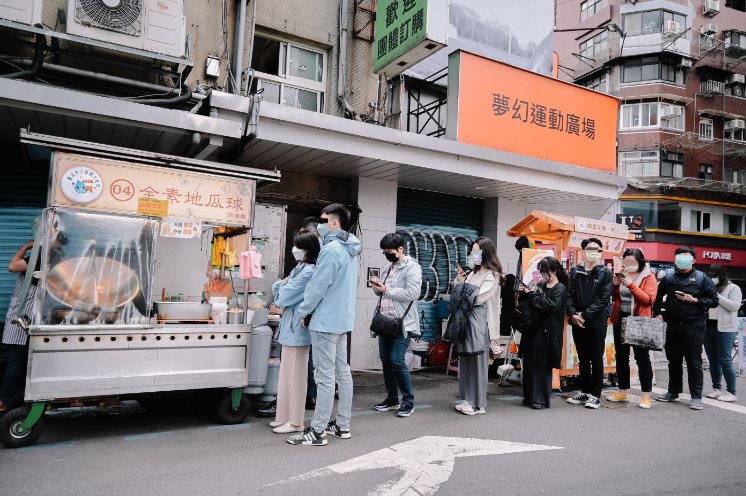 公館素食地瓜球，超大顆地瓜球一開攤就排隊，人氣超夯排隊美食/外帶 @女子的休假計劃