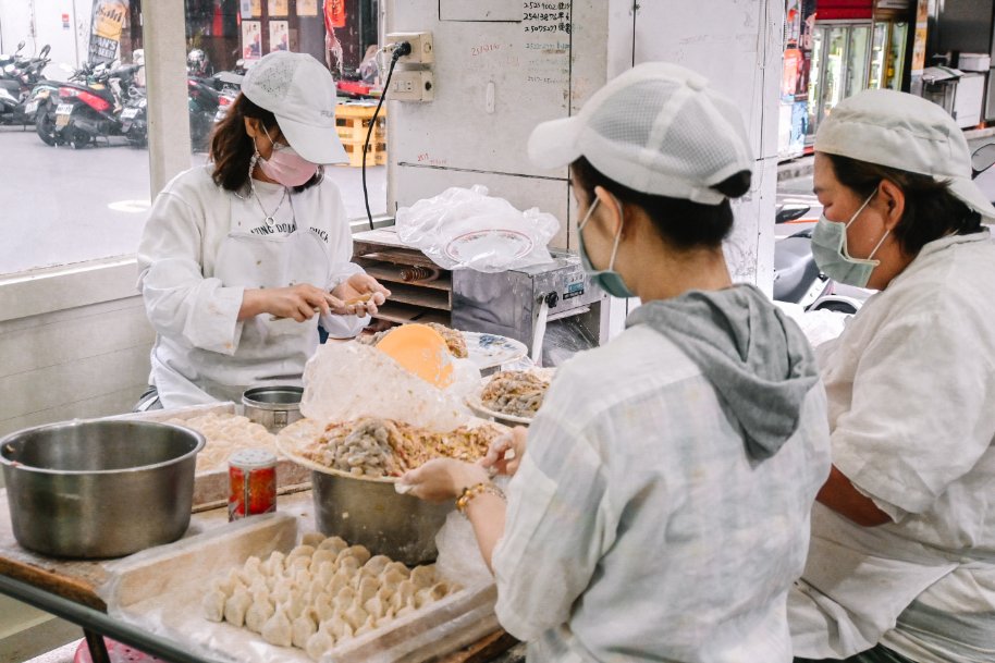 阿娥水餃｜食尚玩家推薦7元韭黃蝦仁鮮肉水餃(外帶) @女子的休假計劃