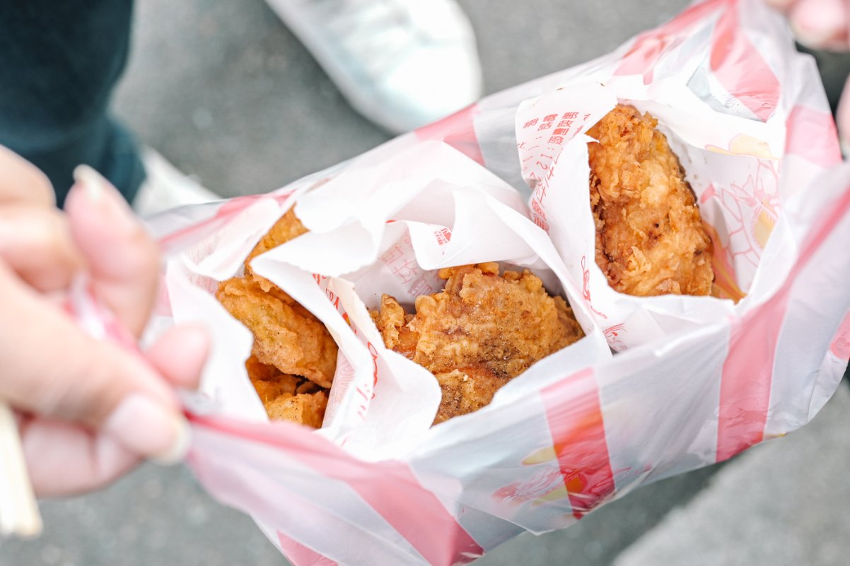 奇郁炸雞｜江子翠黃昏市場人氣第一炸雞攤，板橋炸雞推薦/外帶 @女子的休假計劃