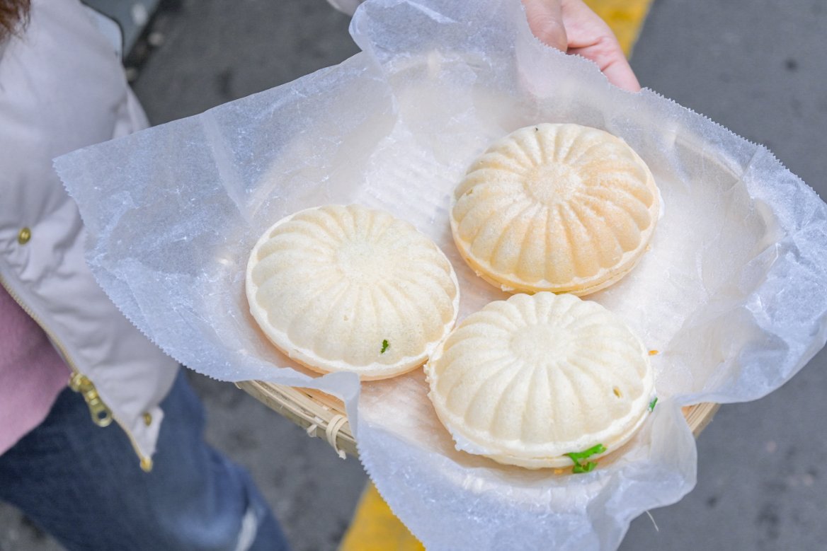 【新竹城隍廟美食】白色麥芽餅茯苓糕（米滋食舖），傳統古早味點心(外帶) @女子的休假計劃