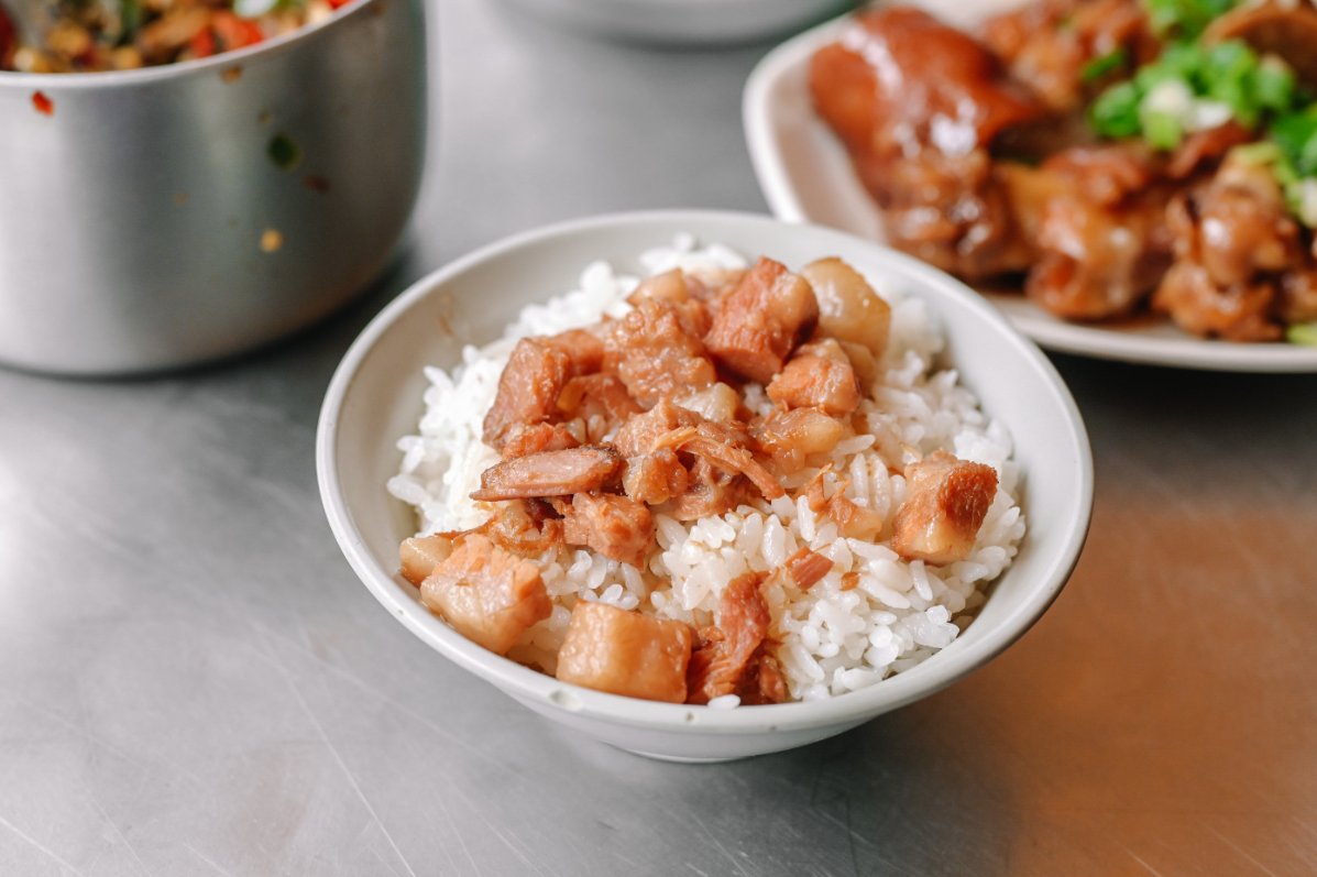 陳家莊魯肉飯｜土城在地必吃美食，豬腳也是強到不行(外帶) @女子的休假計劃