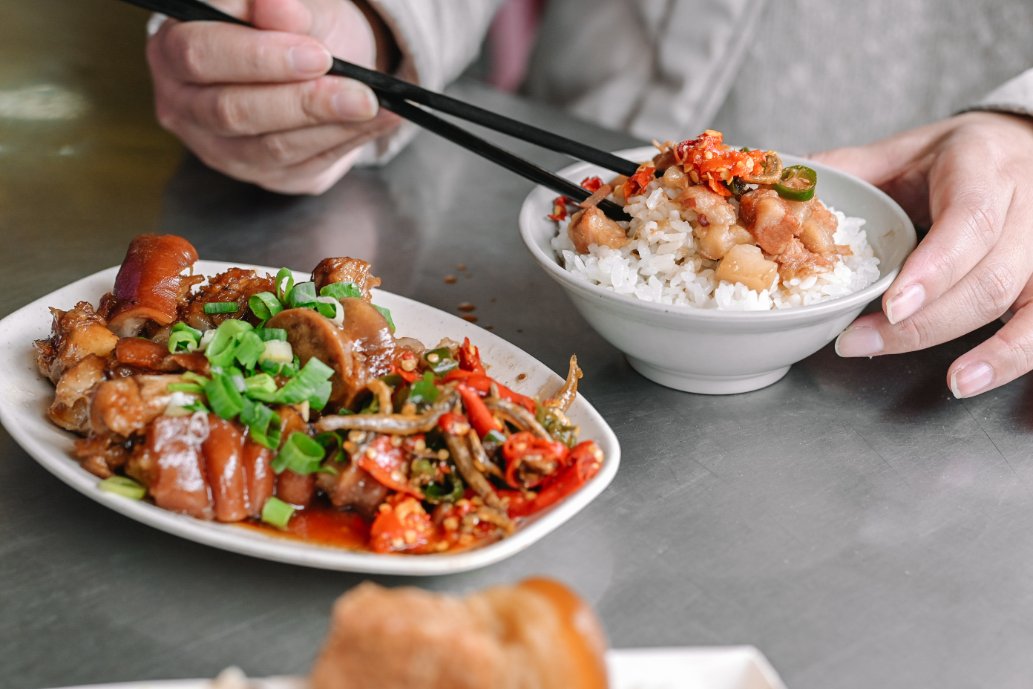 陳家莊魯肉飯｜土城在地必吃美食，豬腳也是強到不行(外帶) @女子的休假計劃