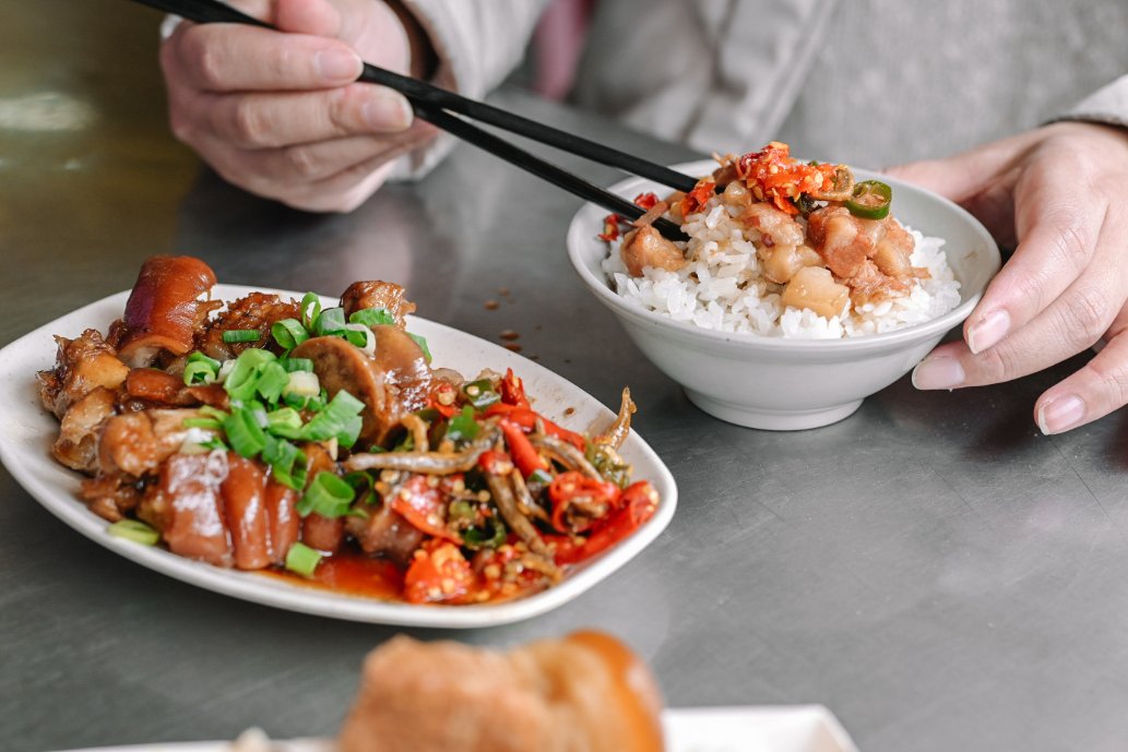 陳家莊魯肉飯｜土城在地必吃美食，豬腳也是強到不行(外帶) @女子的休假計劃