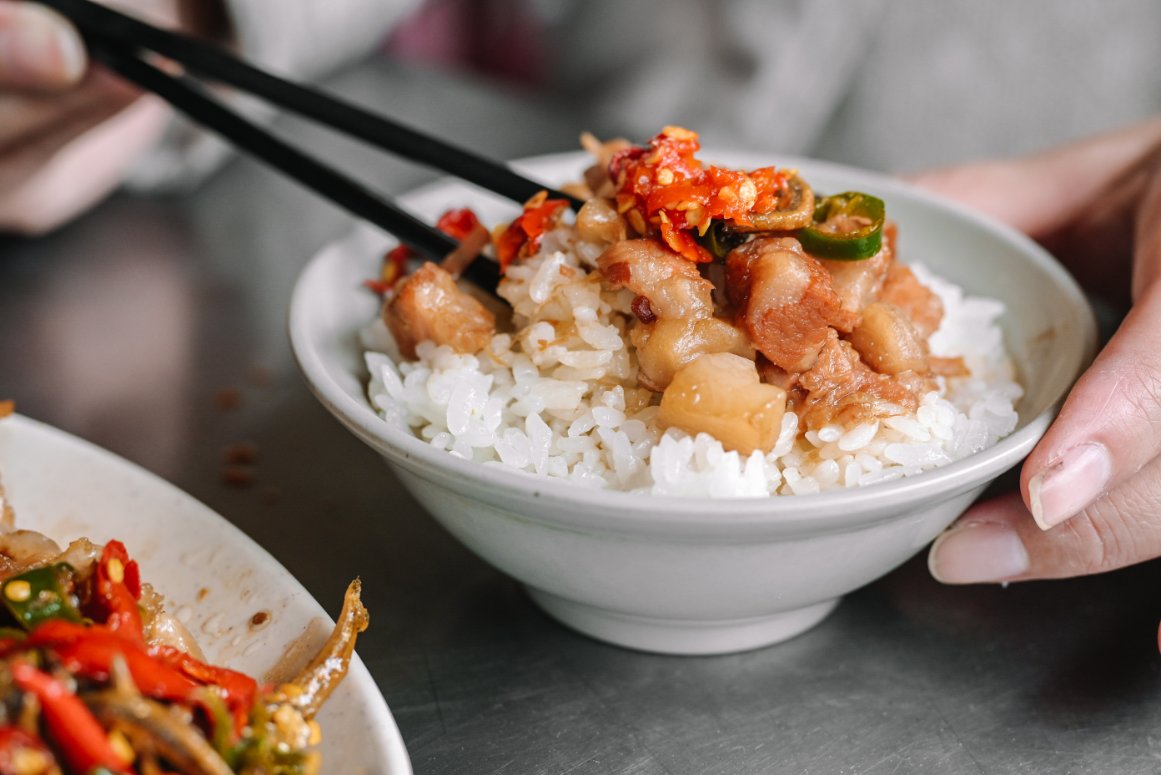 陳家莊魯肉飯｜土城在地必吃美食，豬腳也是強到不行(外帶) @女子的休假計劃