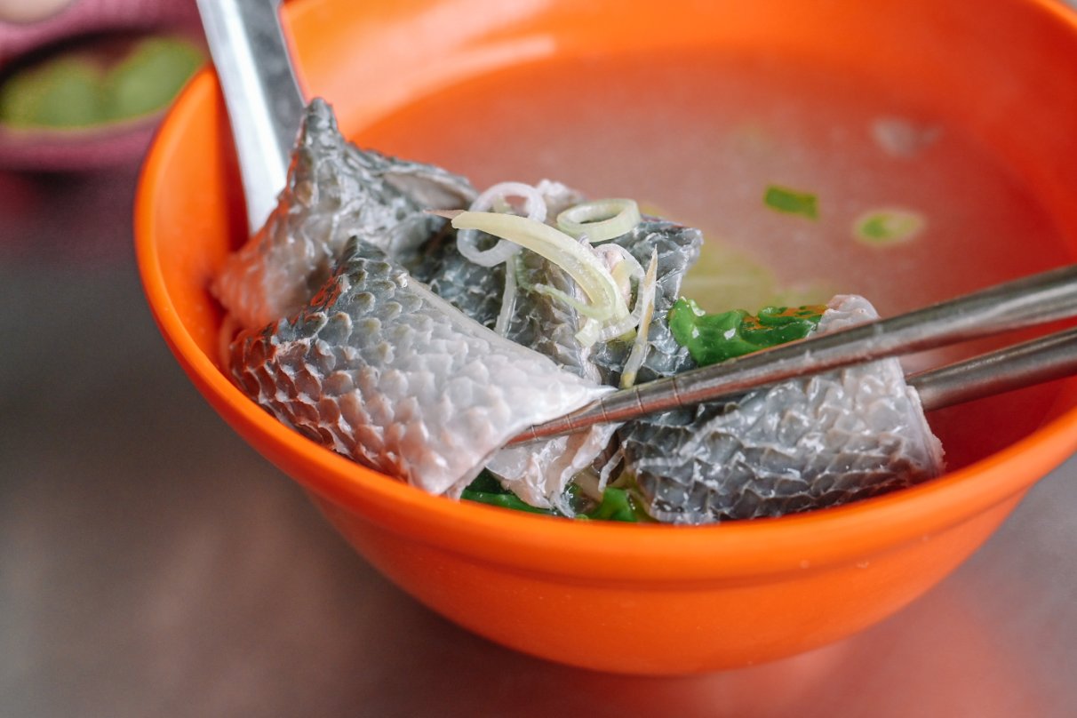岡山肉燥飯｜平價美食超人氣滷肉飯配魚皮湯(菜單) @女子的休假計劃