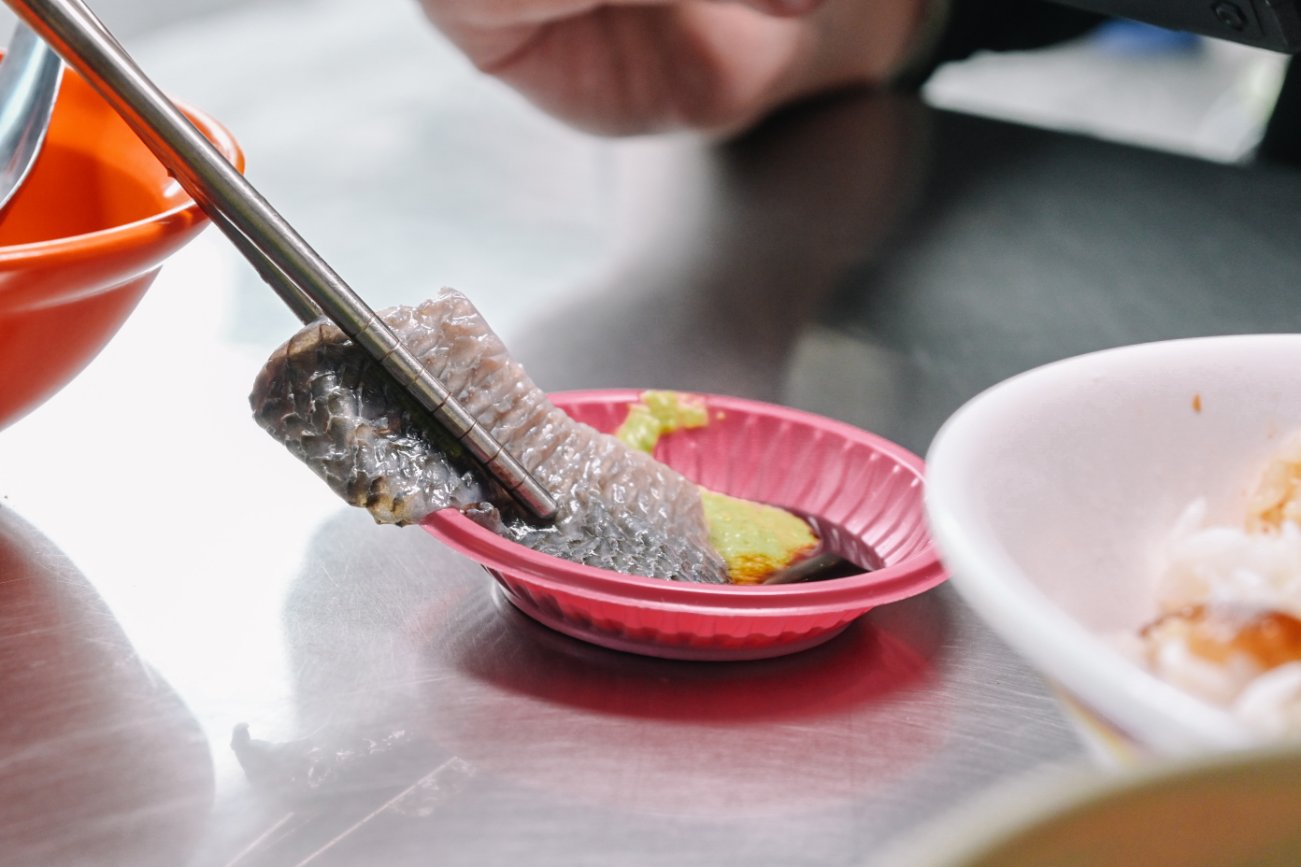 岡山肉燥飯｜平價美食超人氣滷肉飯配魚皮湯(菜單) @女子的休假計劃
