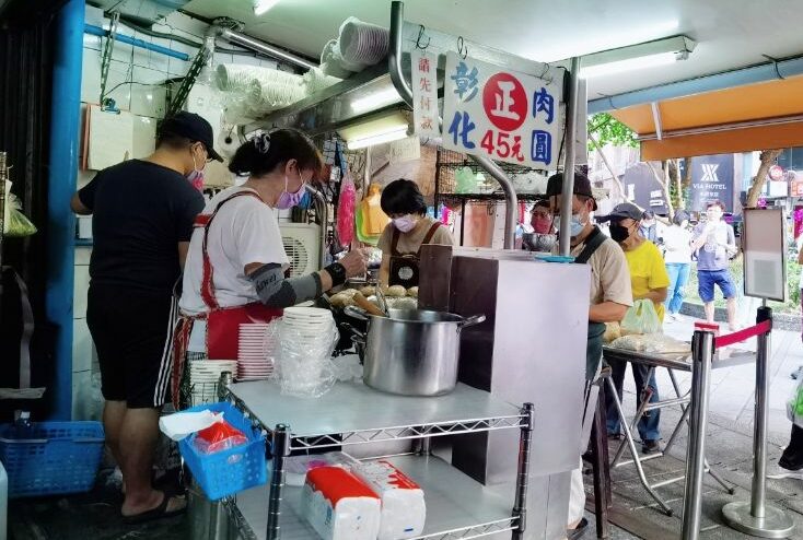 安東街肉圓｜東區彰化肉圓台北人氣排隊美食，忠孝復興站東區美食/外帶 @女子的休假計劃