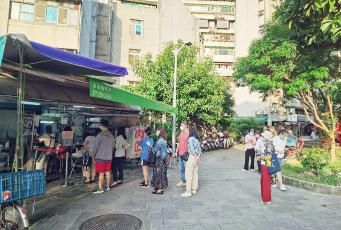 安東街肉圓｜東區彰化肉圓台北人氣排隊美食，忠孝復興站東區美食/外帶 @女子的休假計劃