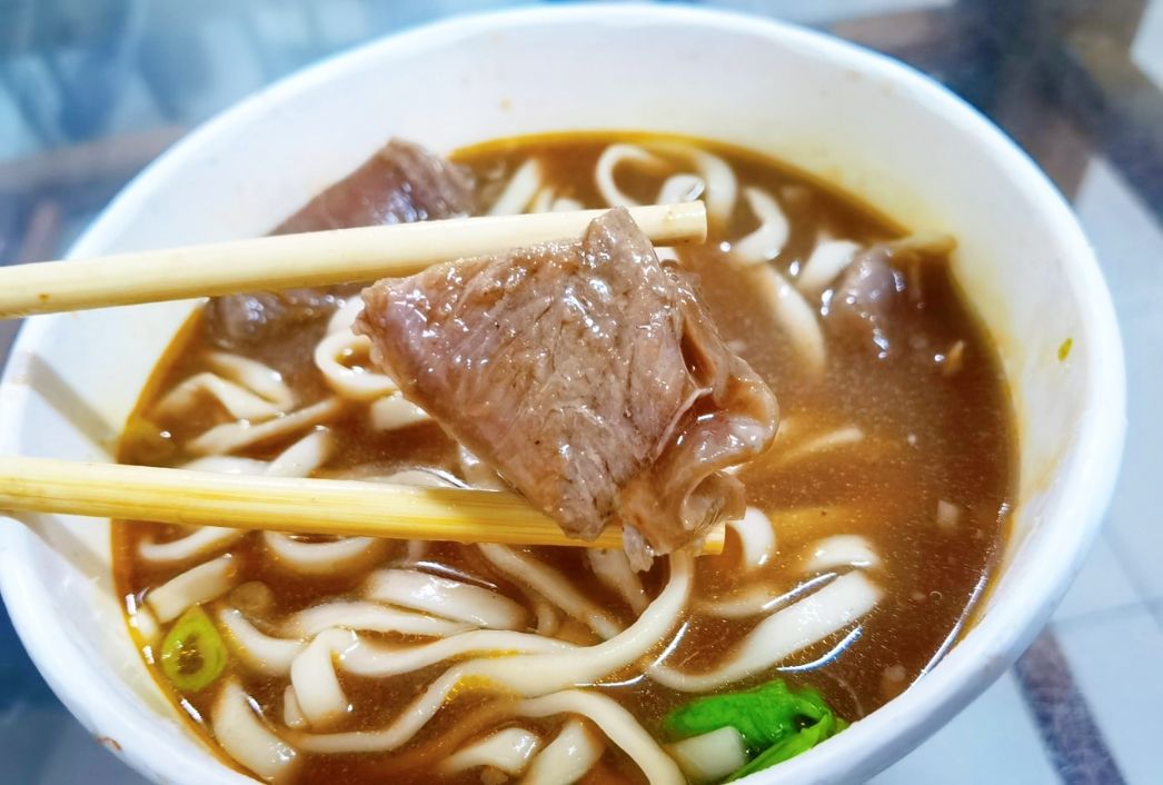 平鎮阿霞牛肉莊|桃園平鎮牛肉麵、牛三寶麵、牛雜麵通通都是70元/外帶 @女子的休假計劃