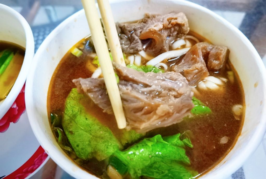 平鎮阿霞牛肉莊|桃園平鎮牛肉麵、牛三寶麵、牛雜麵通通都是70元/外帶 @女子的休假計劃