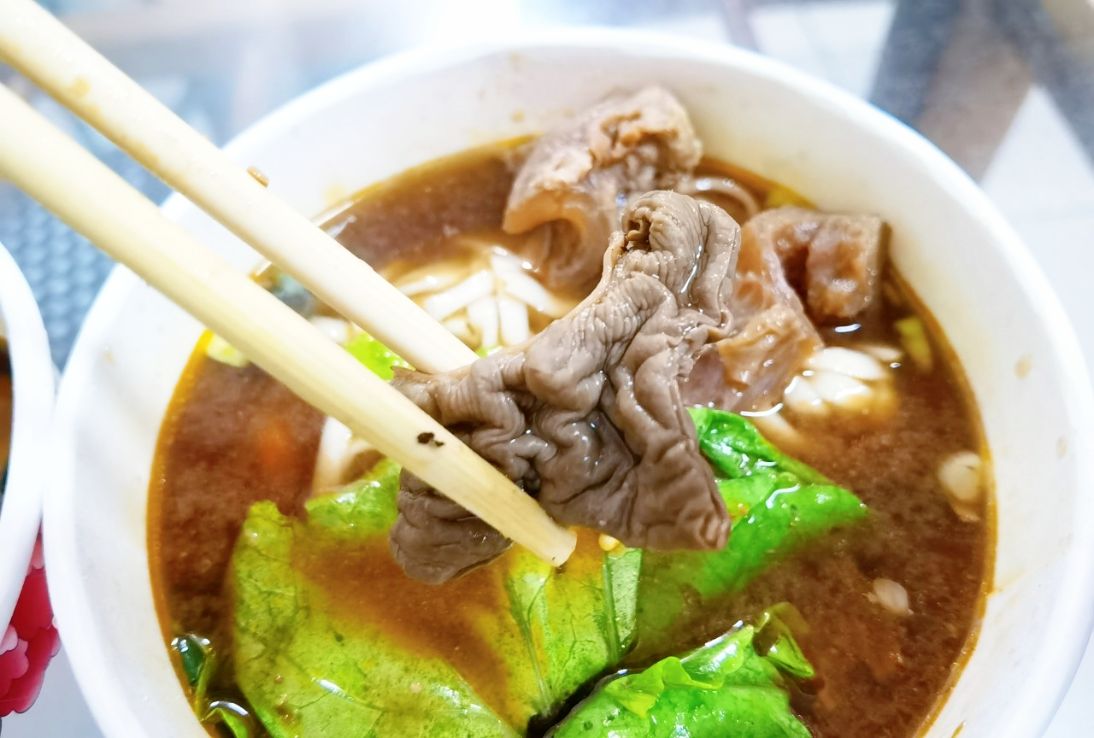 平鎮阿霞牛肉莊|桃園平鎮牛肉麵、牛三寶麵、牛雜麵通通都是70元/外帶 @女子的休假計劃