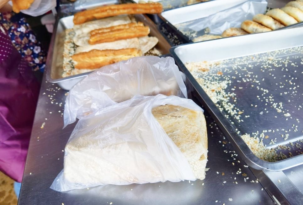 【桃園美食】馬祖大餅/八德無名燒餅：隱藏版素食早餐，八德無名燒餅全台最大燒餅/外帶 @女子的休假計劃