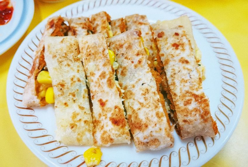 【新莊美食】豐年街世界豆漿大王，新莊早餐必點手工蛋餅配花生湯很推薦/菜單外帶 @女子的休假計劃