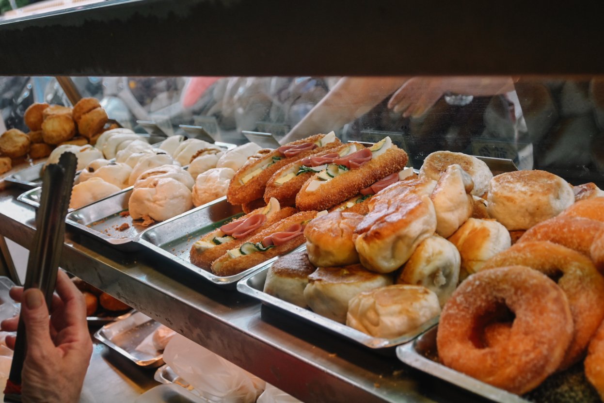 科博館水煎包｜50年排隊美食老店，激推30元潛艇堡神級美味(外帶) @女子的休假計劃