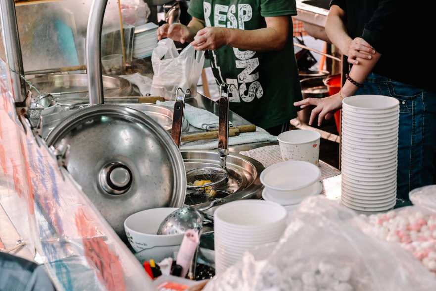 在地人都吃這間傳統的刨冰，一碗45元可選四種料，三重三和國中美食推薦/外帶 @女子的休假計劃