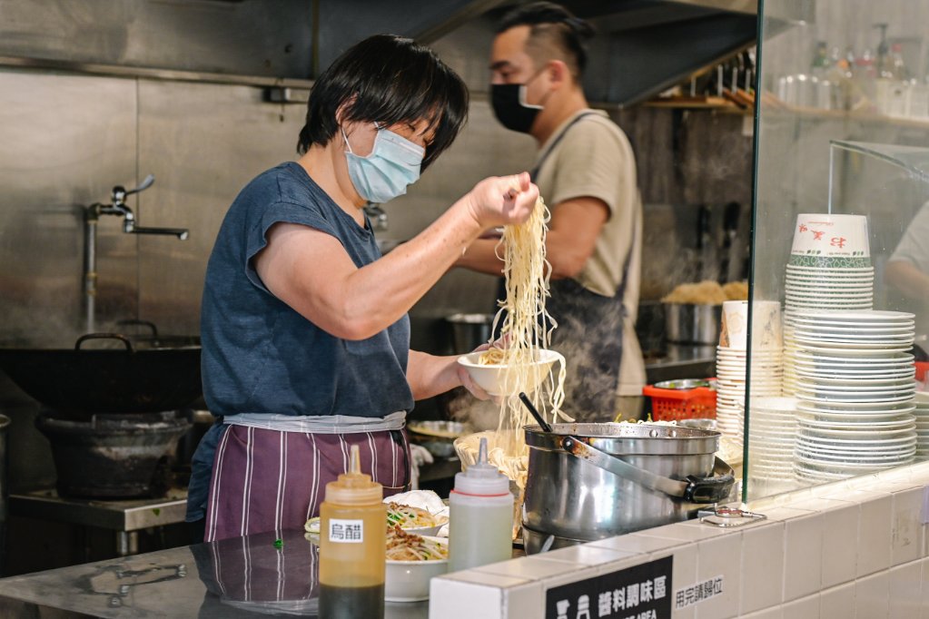 以馬內利鮮魚湯｜110元就可以喝到一整尾新鮮鮮魚湯(外帶) @女子的休假計劃