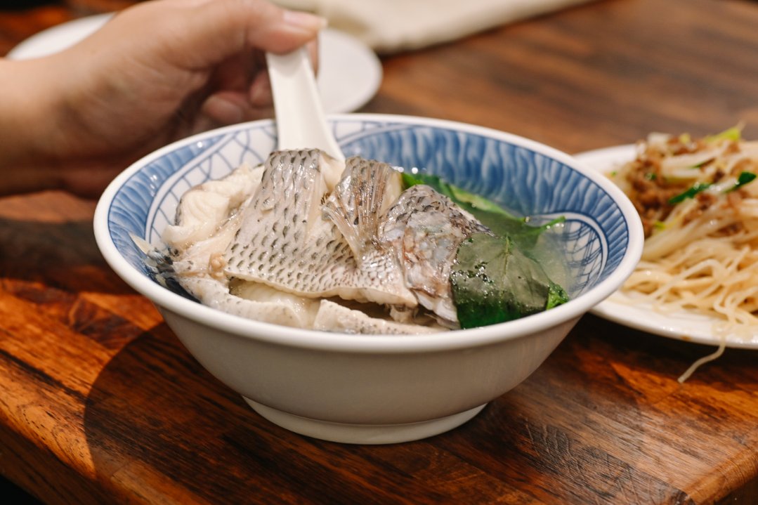 以馬內利鮮魚湯｜百元就可以喝到一整尾新鮮鮮魚湯(外帶) @女子的休假計劃