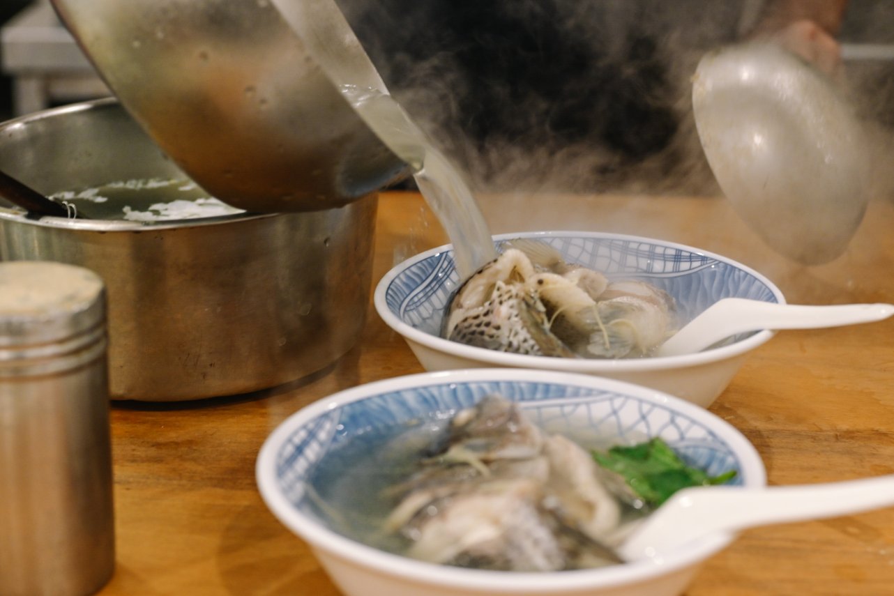 以馬內利鮮魚湯｜百元內就可以喝到一整尾新鮮鮮魚湯，台北鮮魚湯推薦/外帶 @女子的休假計劃