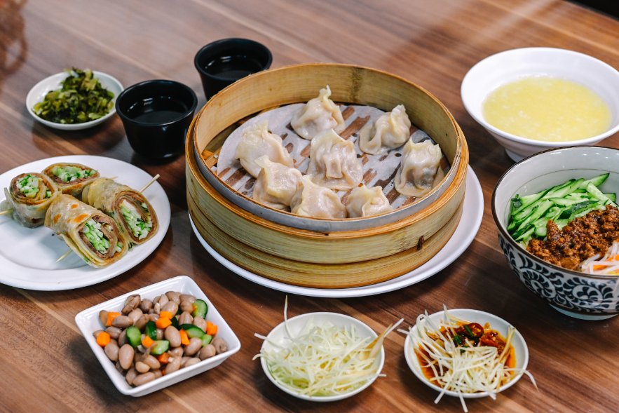 蓮記麵食館｜人氣必吃爆漿蒸餃、炸醬麵，免費飲品小米粥吃到飽(外帶) @女子的休假計劃