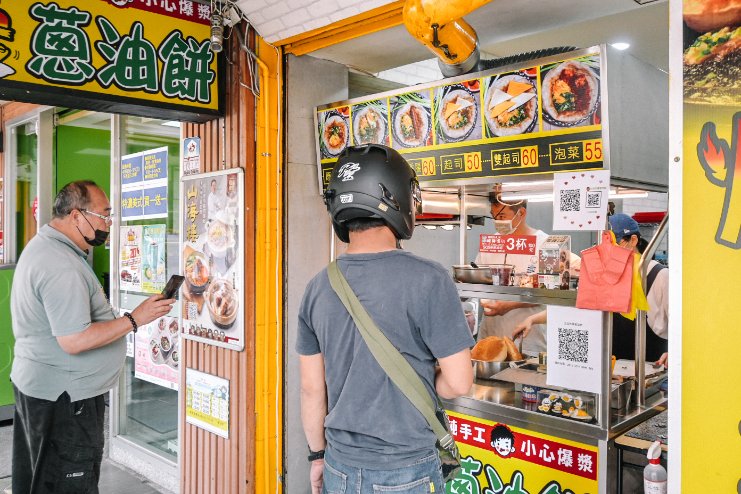 北投炸彈蔥油餅｜超吸睛會呼吸巨無霸蔥油餅/北投美食(外帶) @女子的休假計劃