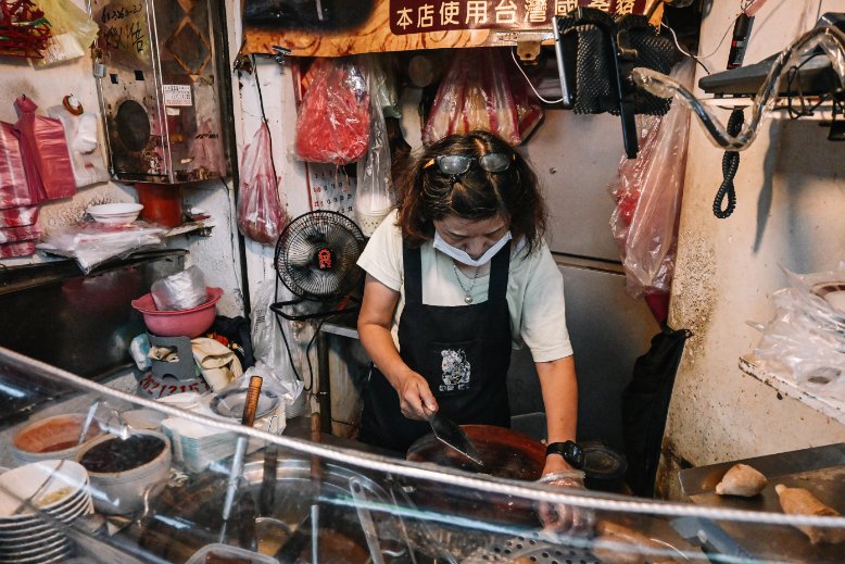 半坪屋手工糯米腸｜淡水巷弄人氣美食，老鼠肉、豬眼睛有夠特別/外帶 @女子的休假計劃