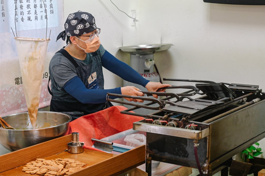 丹頂豆手工煎餅 | 淡水必吃純手工花生芝麻霜淇淋，冬天也想來上一支的美味 @女子的休假計劃