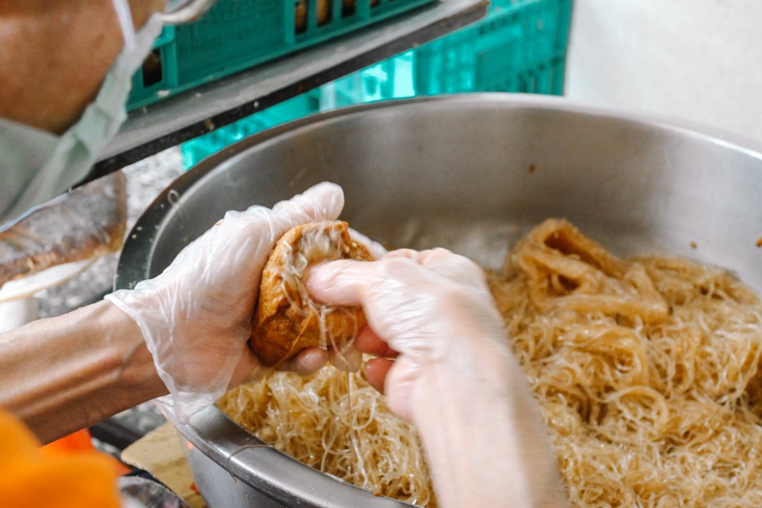 淡水文化阿給｜在地人大推必吃周杰倫套餐，真理街排隊美食推薦(外帶) @女子的休假計劃