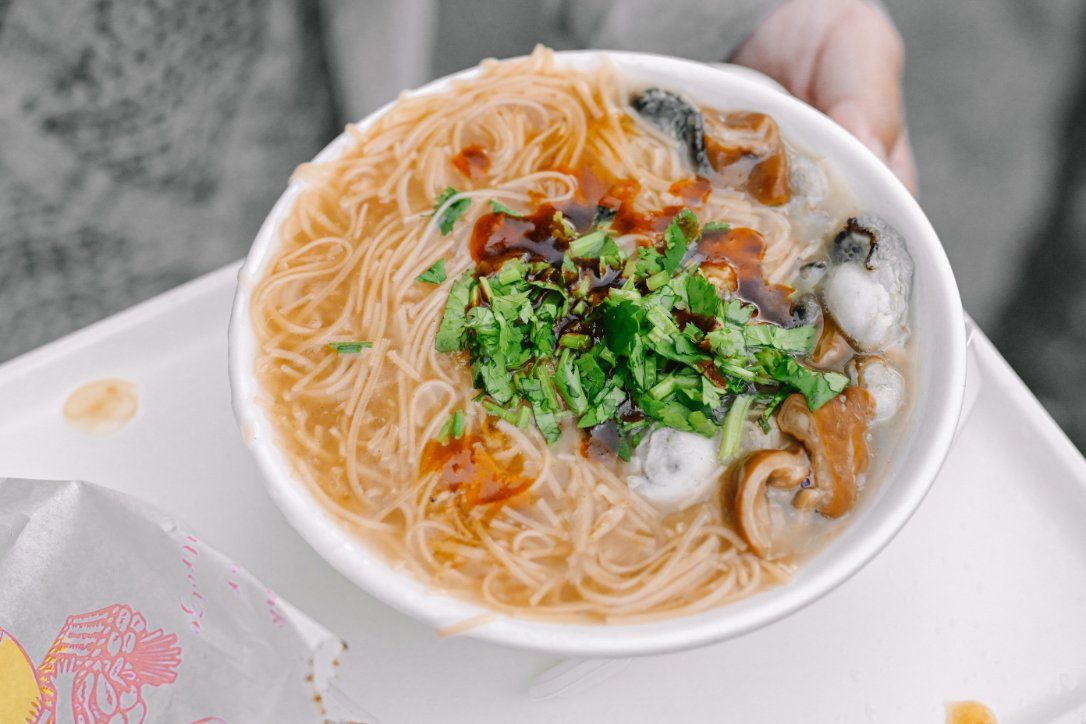 陳記專業蚵仔麵線｜生意超好萬華最強麵線，萬華龍山寺美食/外帶 @女子的休假計劃