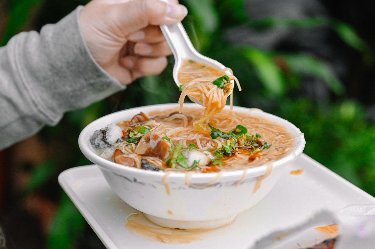 陳記專業蚵仔麵線｜生意超好萬華最強麵線，萬華龍山寺美食/外帶 @女子的休假計劃