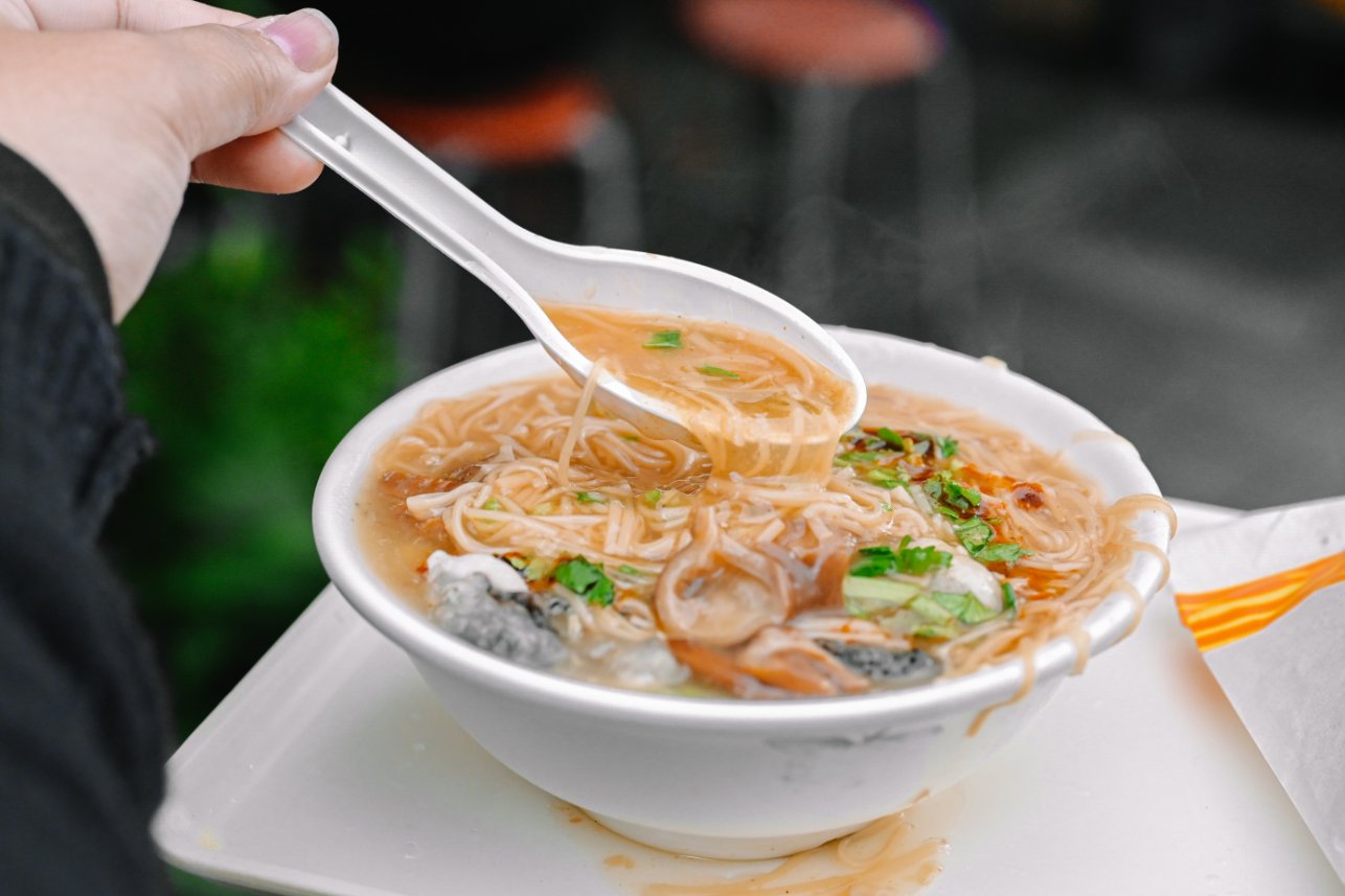 陳記專業蚵仔麵線｜生意超好萬華最強麵線，萬華龍山寺美食/外帶 @女子的休假計劃