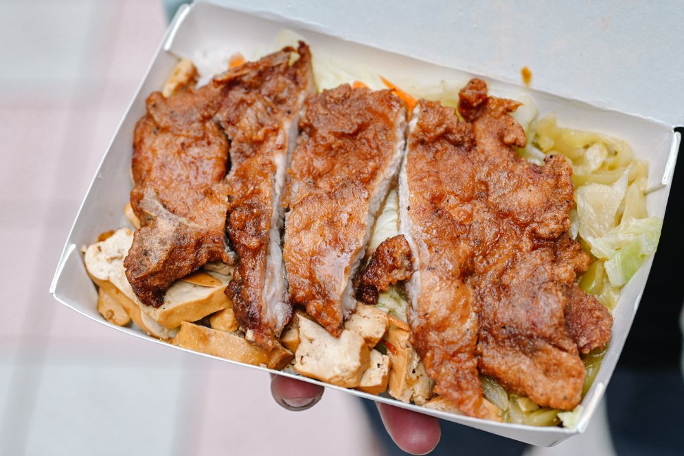 【西門町美食】一級排骨，隱藏在地下室超美味排骨便當店/菜單外帶 @女子的休假計劃