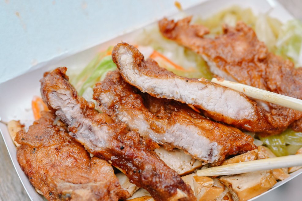 【西門町美食】一級排骨，隱藏在地下室超美味排骨便當店/菜單外帶 @女子的休假計劃