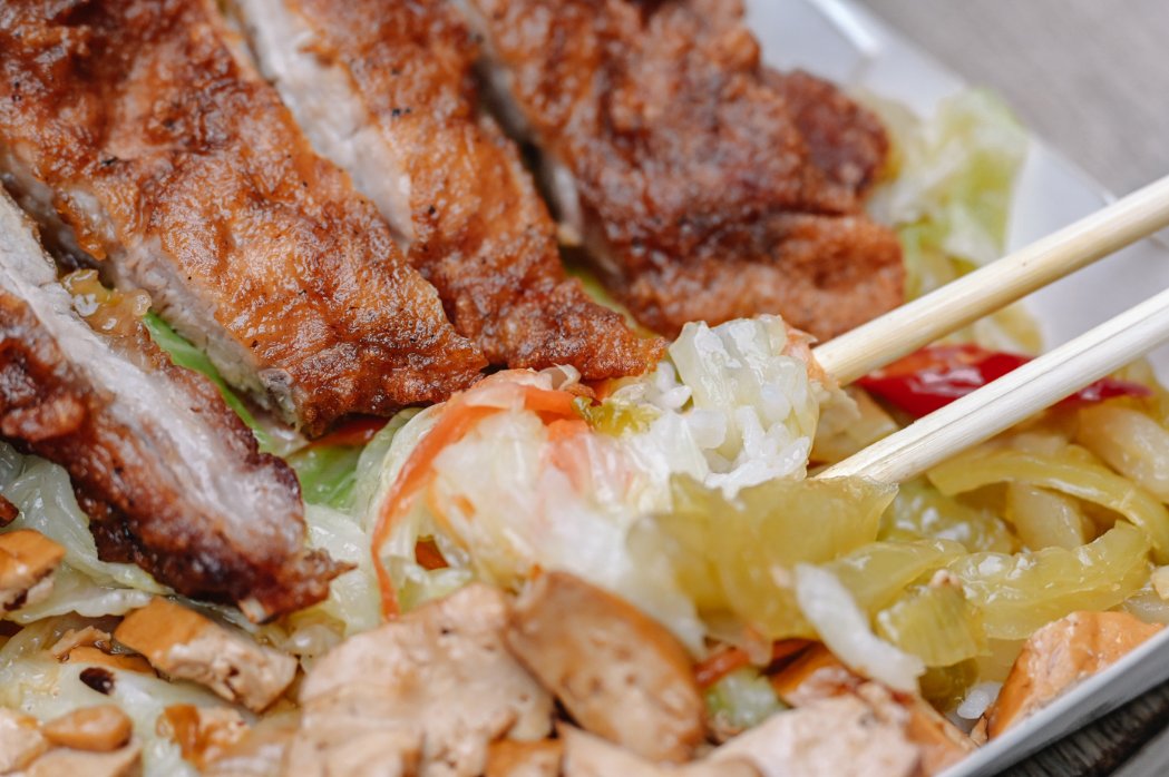 【西門町美食】一級排骨，隱藏在地下室超美味排骨便當店/菜單外帶 @女子的休假計劃