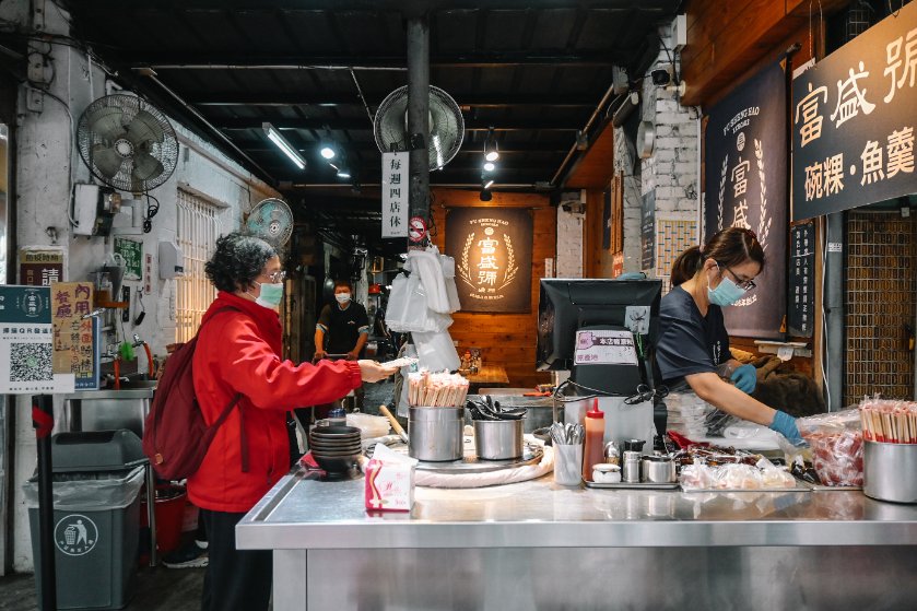 富盛號碗粿｜國華街美食金三角、金得春捲、阿松割包，台南古早味美食/外帶 @女子的休假計劃