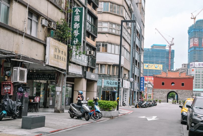 鄭記豬腳飯｜人氣必吃黑金豬腳飯、東坡肉飯，免費湯頭可續(外帶) @女子的休假計劃