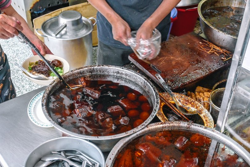 鄭記豬腳飯｜人氣必吃黑金豬腳飯、東坡肉飯，湯免費續(外帶) @女子的休假計劃