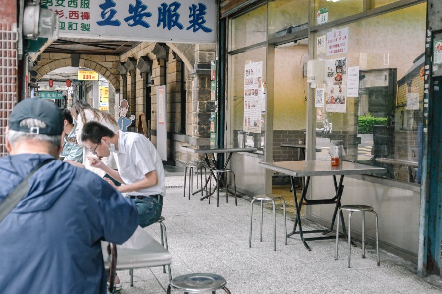 鄭記豬腳飯｜人氣必吃黑金豬腳飯、東坡肉飯，湯免費續(外帶) @女子的休假計劃