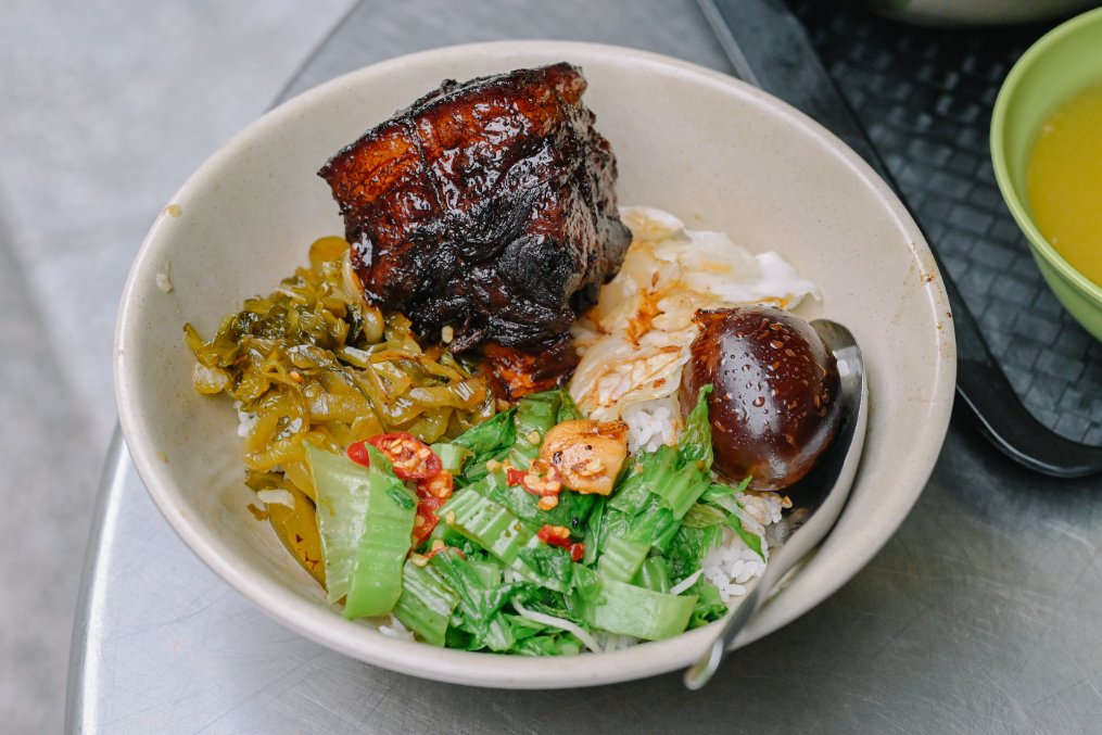 鄭記豬腳飯｜人氣必吃黑金豬腳飯、東坡肉飯，免費湯頭可續(外帶) @女子的休假計劃