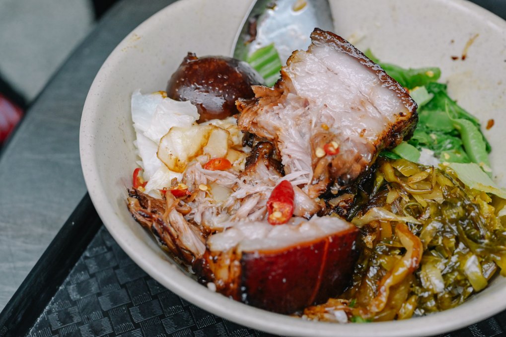 鄭記豬腳飯｜人氣必吃黑金豬腳飯、東坡肉飯，免費湯頭可續(外帶) @女子的休假計劃