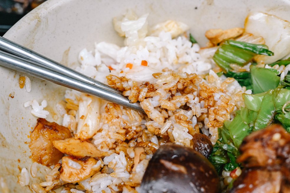 鄭記豬腳飯｜人氣必吃黑金豬腳飯、東坡肉飯，免費湯頭可續(外帶) @女子的休假計劃