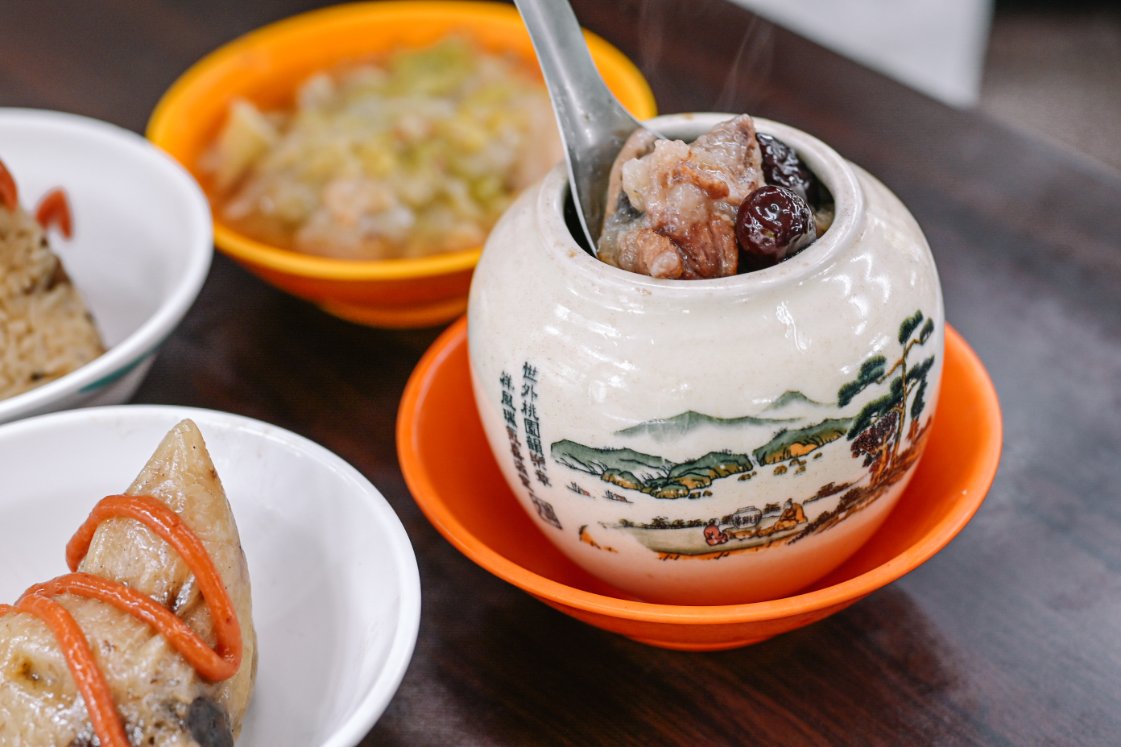 南港全成肉粽｜傳統古早味美食，主推控肉飯便當、南部粽、北部粽、佛跳牆/外帶 @女子的休假計劃